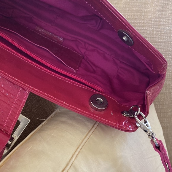 Pink clutch/purse with wristlet. 11x6 - Picture 7 of 13